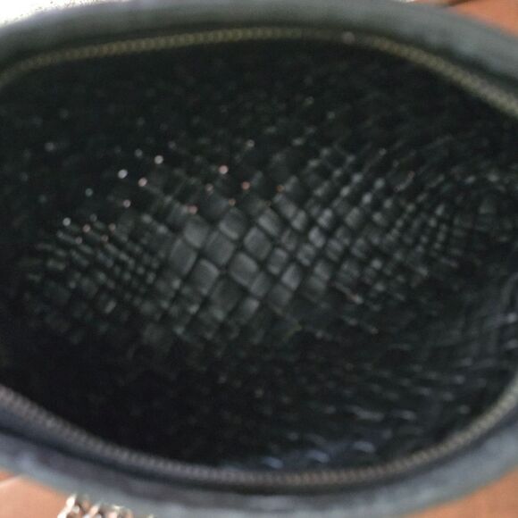 🐢 Falor Black Woven Crossbody Bag with Chain Strap - Picture 5 of 15